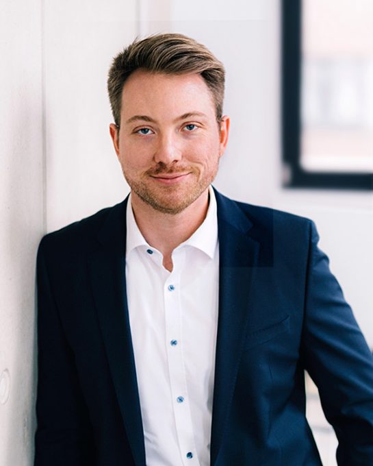 Ernst-Portrait-gr_600_II